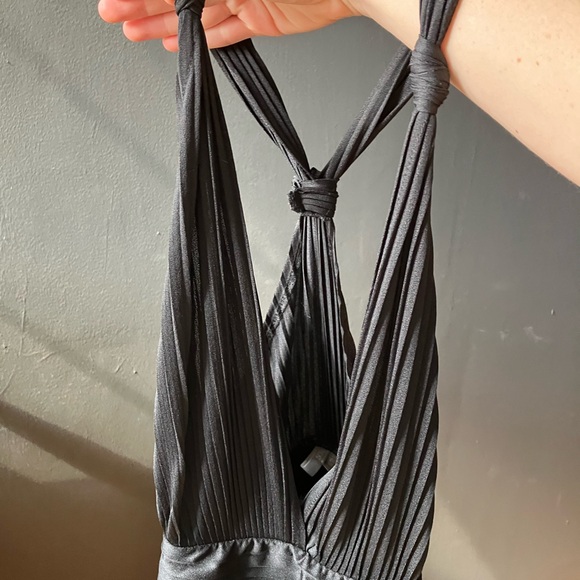 ASOS black plunge neck pleated maxi - Picture 4 of 8